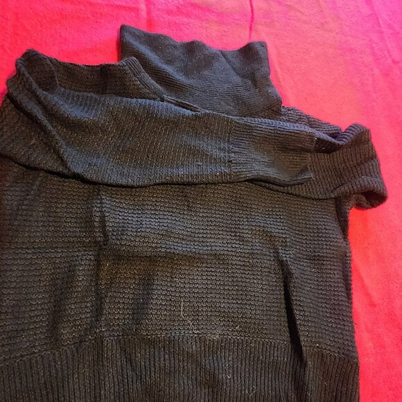 Banana Republic Ladies Small wide neck shirt - Picture 4 of 5